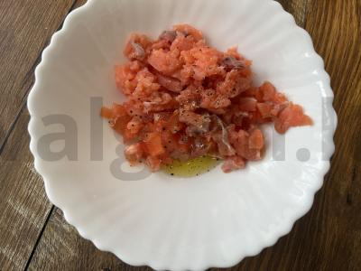 Brusketa su silpna sūdyta žuvimi ir pomidorais Žingsnis 4