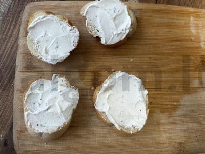 Brusketa su silpna sūdyta žuvimi ir pomidorais Žingsnis 5