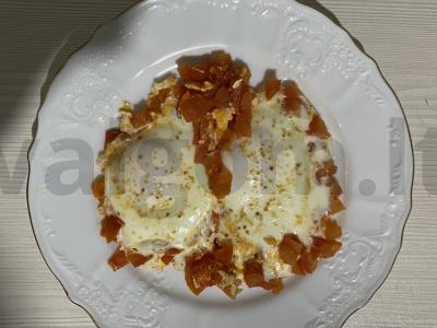 Neįprasta kiaušinienė su pomidorais pusryčiams Žingsnis 8