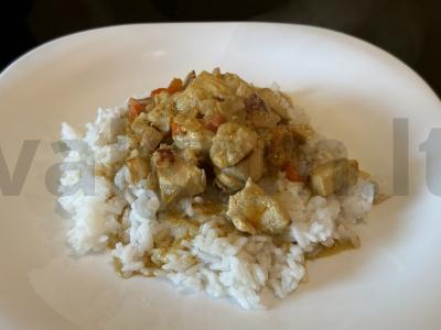 Kari vištiena su kokosų pienu pagrindine nuotrauka