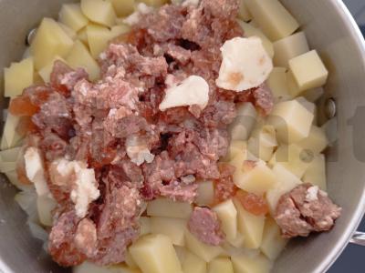 Bulvės su troškiniu ir prieskoniais Žingsnis 3