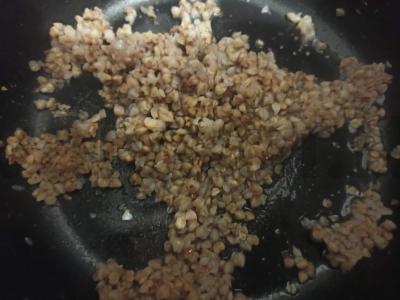 Grikių košė su šviežiais tostais ir jūros kopūstais Žingsnis 2