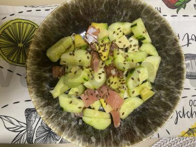 Salotas „Žalias“ su sūriu pagrindine nuotrauka