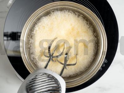 Tortas „Su Naujaisiais metais“ su šokoladu ir graikiniais riešutais Žingsnis 2