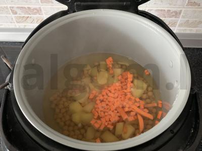 Sriuba su avinžirniais ir kotletukais lėtoje viryklėje Žingsnis 6