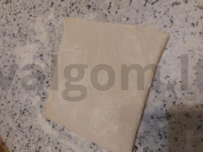 Dešrelės sluoksniuotoje tešloje greitai Žingsnis 1