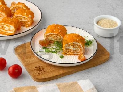 Užkandžių morkų-varškės ritinys pagrindine nuotrauka