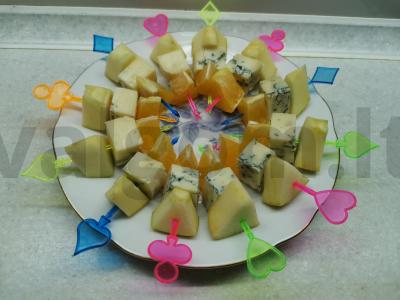 Kanapės su mėlynuoju sūriu ir apelsinu pagrindine nuotrauka