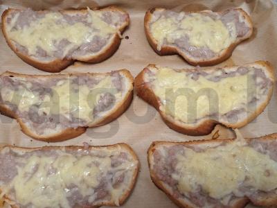 Karšti sumuštiniai su kiaulienos faršu ir gaudos sūriu Žingsnis 6