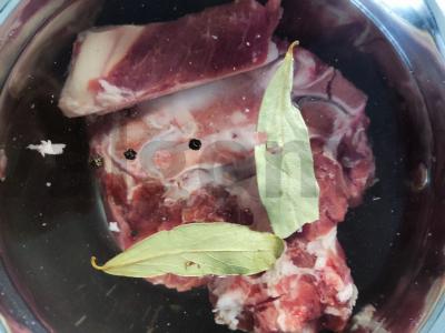 Harcho sriuba su jautienos sultiniu ir prieskoniais Žingsnis 1