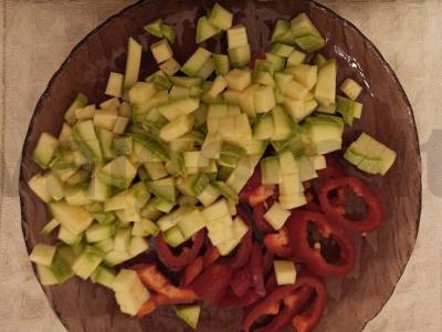 Kiaušinienė su cukinija ir romėniškais pipirais Žingsnis 1