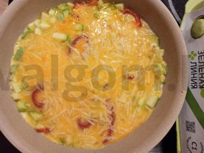 Kiaušinienė su cukinija ir romėniškais pipirais Žingsnis 6