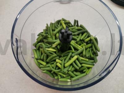 Žalioji adžika iš česnako stiebelių Žingsnis 1