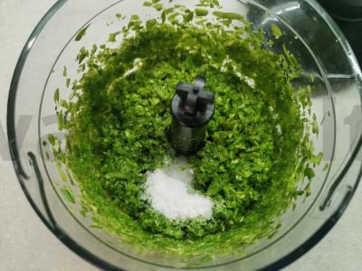 Žalioji adžika iš česnako stiebelių Žingsnis 2