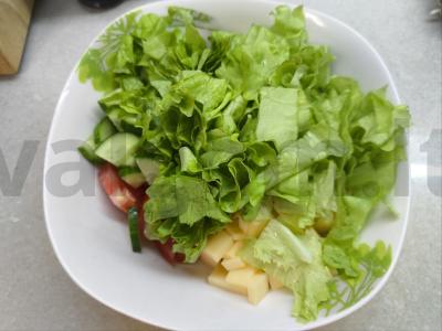 Salotas su putpelių kiaušiniais, sūriu ir daržovėmis Žingsnis 5