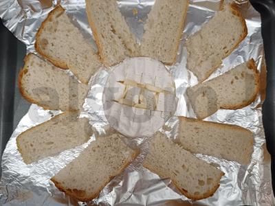 Orkaitėje keptas brie sūris su duona ir prieskoniais Žingsnis 3