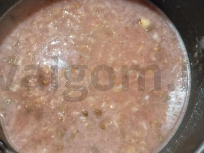 Avižinė košė su braškių piure pusryčiams pagrindine nuotrauka