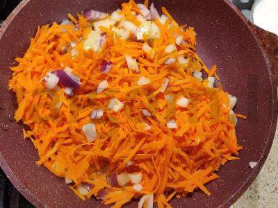 Kepta kopūstai su dešrelėmis ir grietine Žingsnis 2