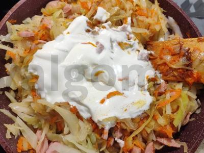 Kepta kopūstai su dešrelėmis ir grietine Žingsnis 8