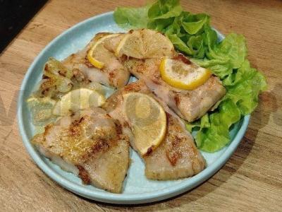 Pangasius su citrina keptuvėje pagrindine nuotrauka