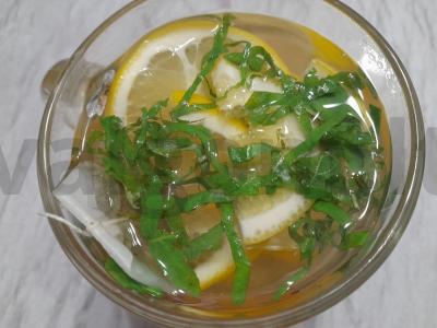 Žalioji arbata su citrusiniais vaisiais, mėtomis ir vaniliniu cukrumi Žingsnis 4