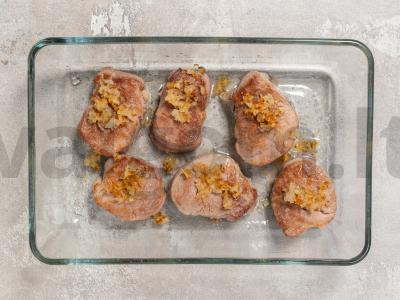 Kiauliena pomidorų padaže Žingsnis 4