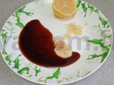 Kepti kiaulienos šonkauliai medaus-citrinų marinate Žingsnis 1