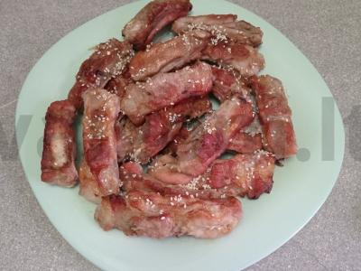 Kepti kiaulienos šonkauliai medaus-citrinų marinate pagrindine nuotrauka