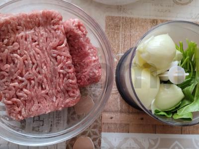 Kiaulienos- jautienos kotletai su mangoldu Žingsnis 1