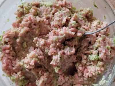 Kiaulienos- jautienos kotletai su mangoldu Žingsnis 3