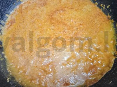 Azijietiška greito paruošimo makaronai su aštuonkojais Žingsnis 3