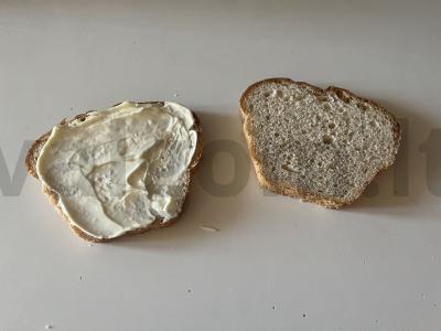 Krisčiai skrudinta duona su menkės kepenimis. Žingsnis 2