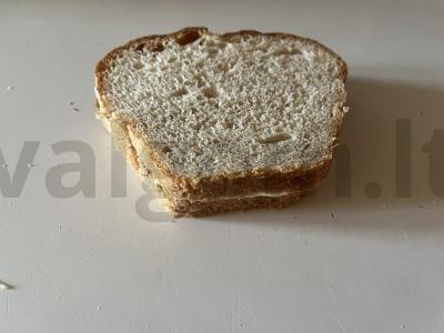 Krisčiai skrudinta duona su menkės kepenimis. Žingsnis 4