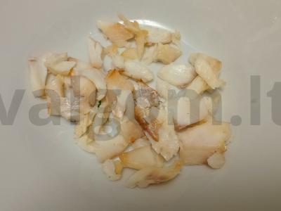 Omletas su žuvimi ir daržovėmis Žingsnis 1