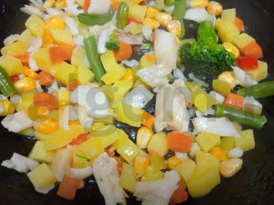 Omletas su žuvimi ir daržovėmis Žingsnis 4