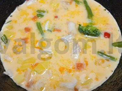 Omletas su žuvimi ir daržovėmis Žingsnis 7