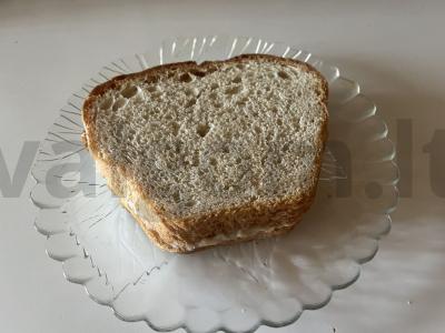 Krisčiai skrudinta duona su menkės kepenimis. pagrindine nuotrauka