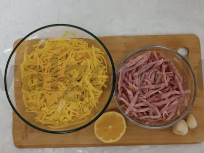 Salotas „Itališkas“ su kiaušinių blynais Žingsnis 2