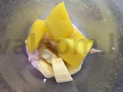 Varškės mousse su bananais ir mangais Žingsnis 1