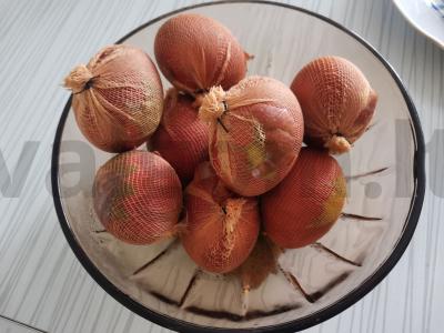 Dažyti kiaušiniai svogūnų lukštuose Žingsnis 6