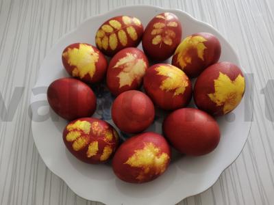 Dažyti kiaušiniai svogūnų lukštuose Žingsnis 7