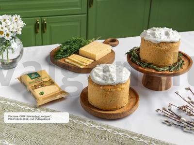 Sūrio pyragas su grietinėlės kremu pagrindine nuotrauka