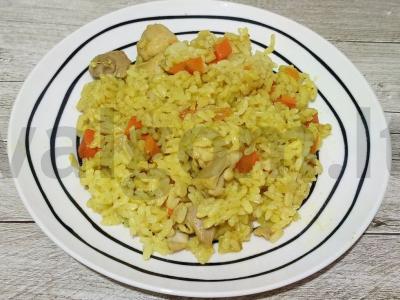 Birus plovas su vištiena ir česnaku pagrindine nuotrauka