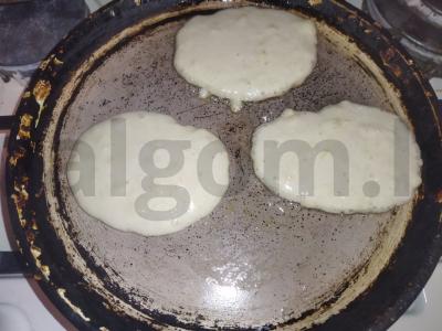 Bananų blynai su pienu Žingsnis 4