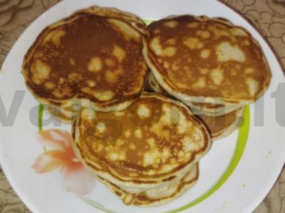 Bananų blynai su pienu pagrindine nuotrauka