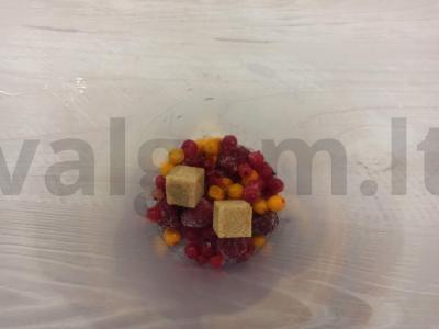 Aviečių, raudonųjų serbentų ir šaltalankių gėrimas Žingsnis 1