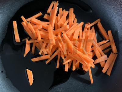 Ryžiai kaip garnyras su morkomis Žingsnis 2