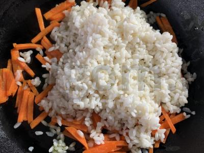 Ryžiai kaip garnyras su morkomis Žingsnis 3