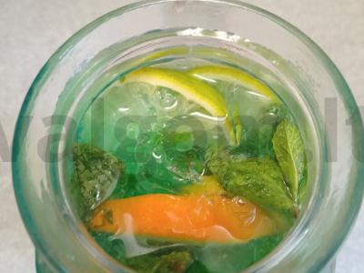 Mėlynas limonadas su laimu, apelsinu ir mėta Žingsnis 7