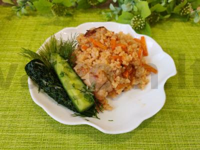 Plovas su vištiena ir agurku pagrindine nuotrauka